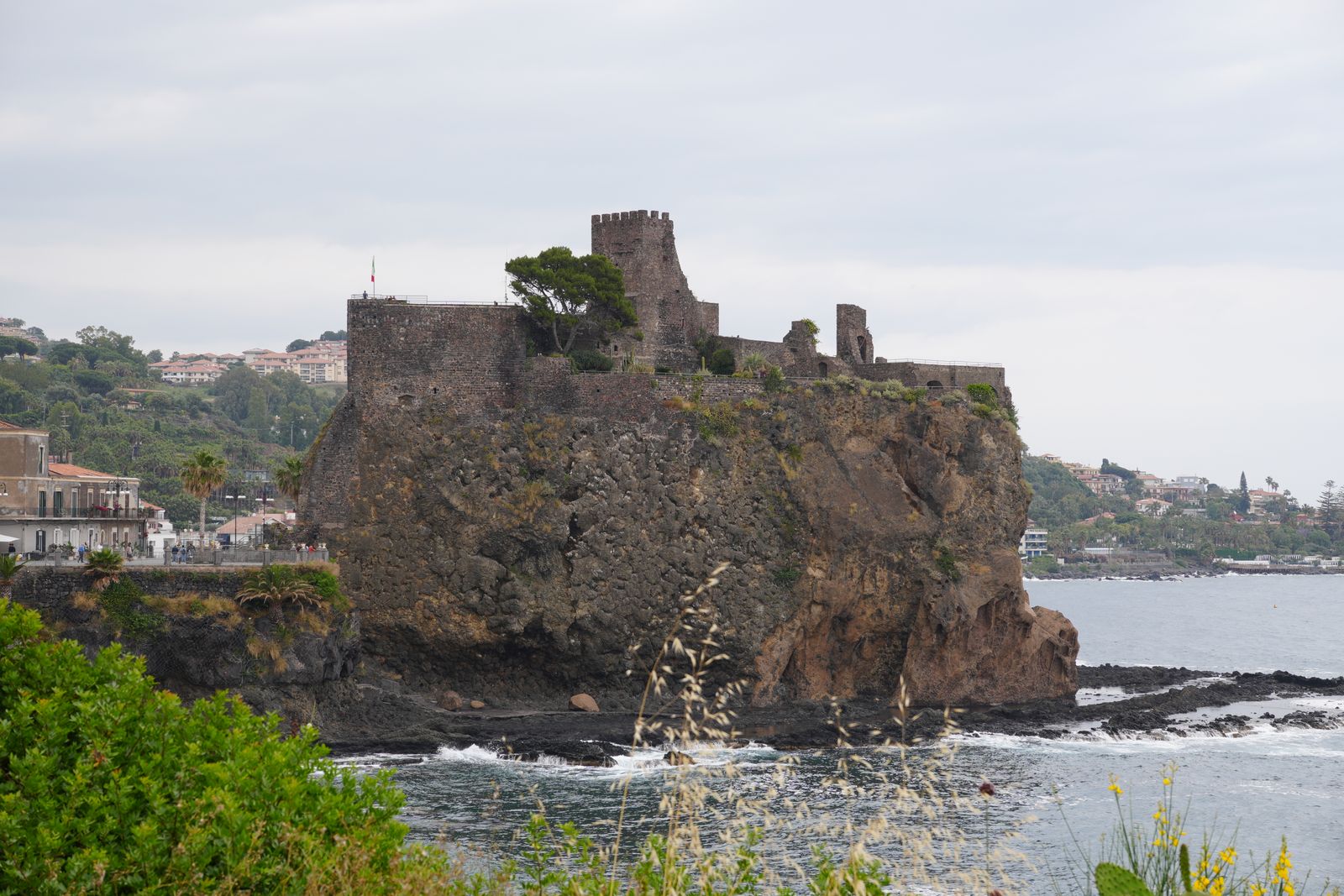 Aci Castello na istočnoj obali Sicilije